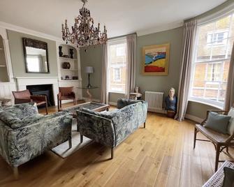 The Brontë Wing at The Apothecary Rye - Rye - Living room