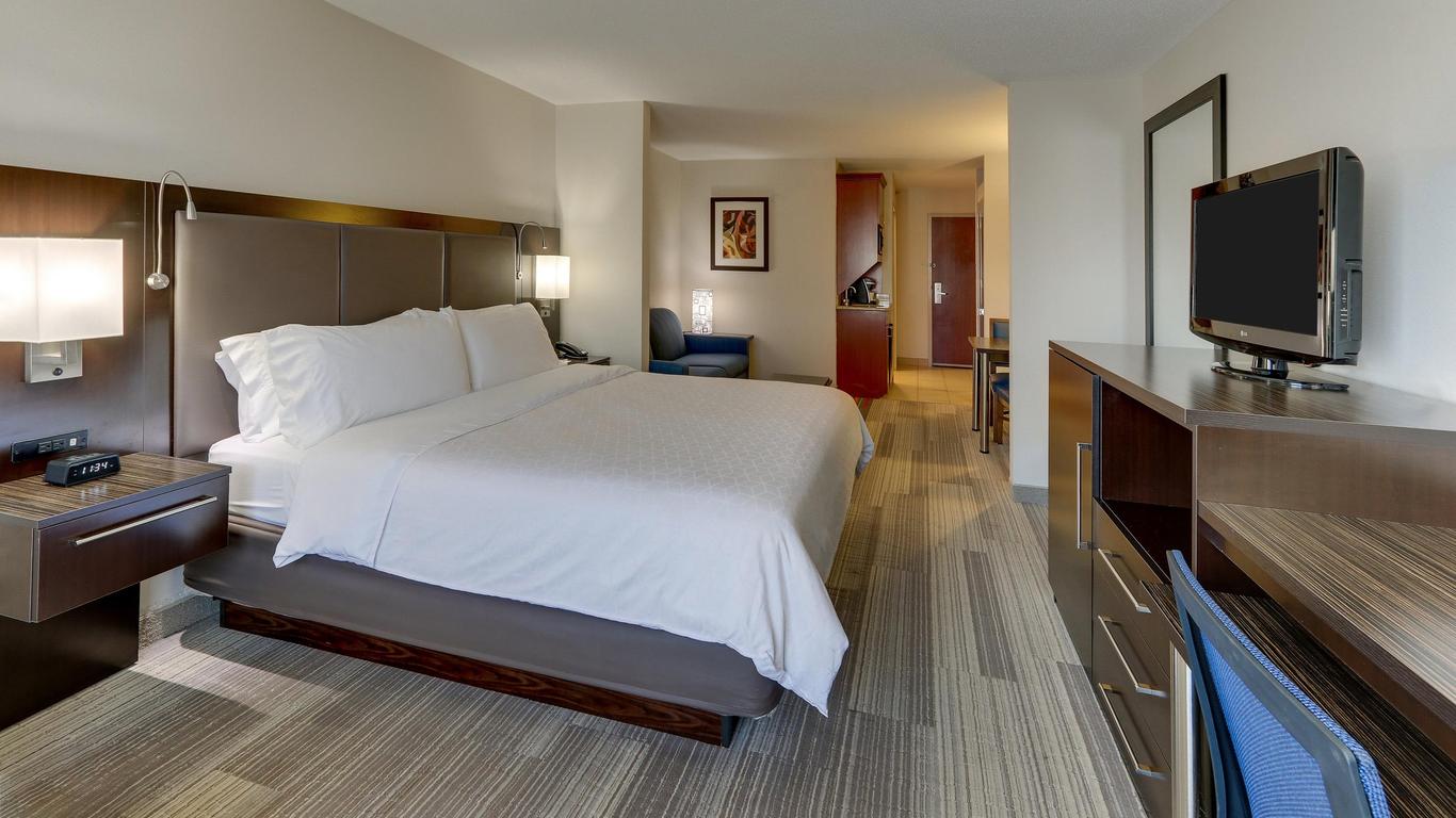 Holiday Inn Express & Suites Dayton-Centerville