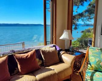 Waterfront, hot tub, wildlife, quiet, sunsets. - La Conner - Balkon