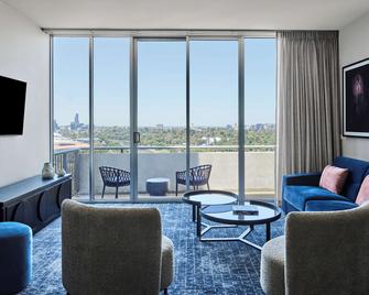 Adina Apartment Hotel Melbourne on Flinders - Melbourne - Living room