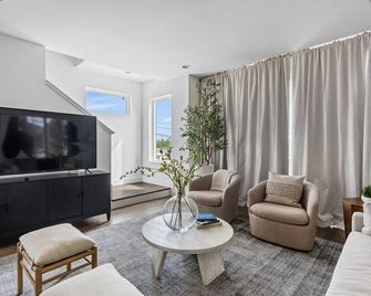 Luxury Townhome + Rooftop - Pleasant View - Sala de estar