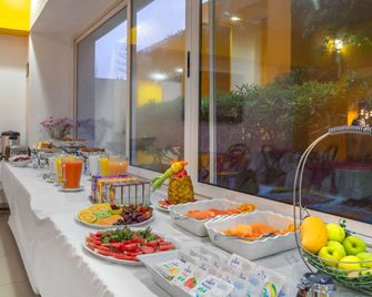 Comfort Inn Monterrey Valle - Monterrey - Buffet