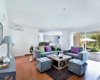 Lagrange Vacances - Le Domaine L'Eilen - Cavalaire-sur-Mer - Huiskamer