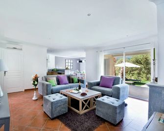Lagrange Vacances - Le Domaine L'Eilen - Cavalaire-sur-Mer - Wohnzimmer