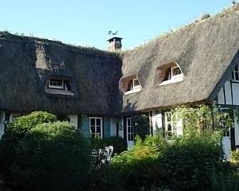 Thatched Cottage on the Banks of the Seine - Vieux-Port - Edificio
