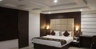 Hotel Royal Heritage - Guwahati - Bedroom