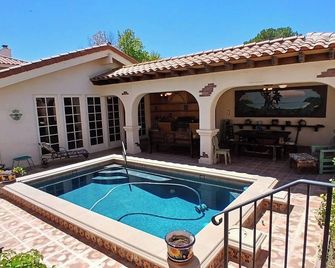 Unique Spanish Hacienda House With Pool Vintage 1948 European Antiques Ethnic Art - Bakersfield - Havuz