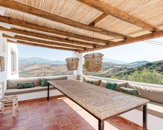 Villa 'Perruchena' with Mountain View, Wi-Fi and Air Conditioning - Los Romanes - Balcón