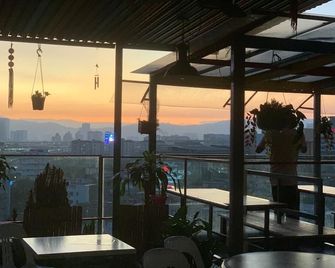 Hotel Orkid - קואלה לומפור - מרפסת