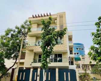 Olive Service Apartments - Dlf Cyber City - Gurugram - Building