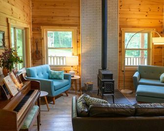 Vireo Cabin At Driftless Creek - Viroqua - Sala de estar