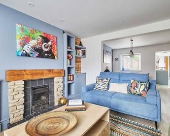 Host & Stay - Damson Cottage - Thornton Dale - Living room
