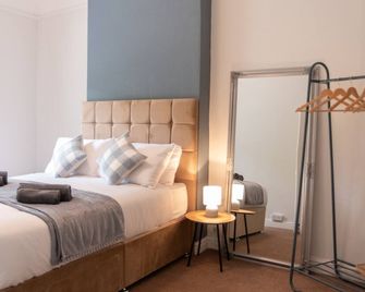 Ironbridge Riverside Hot Tub Retreat - Telford - Bedroom