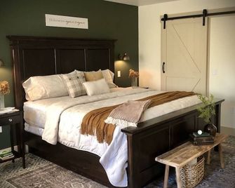 Peaceful Quiet Getaway in Amish Country!10 min. to Berlin & Walnutcreek. #hotub - Dundee - Bedroom