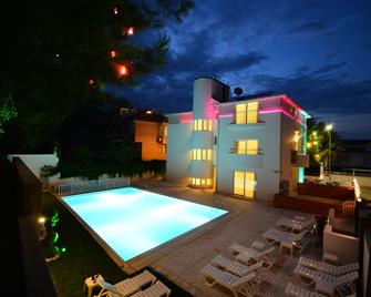 Doc's Hotel Kemer - Kemer - Pool