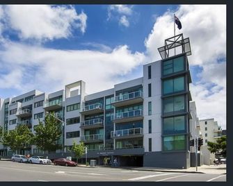 Waterfront (Yarra St) by Gold Star Stays - Geelong - Building
