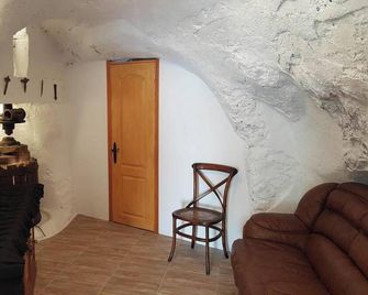 Charming house in Arnedillo with terrace - Arnedillo - Sala de estar