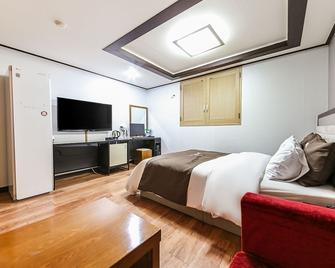 Gochang Hotel Moyangseong - Gochang - Camera da letto