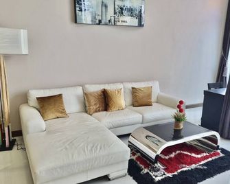 Wave Pool Villa Pattaya - Pattaya - Pokój dzienny