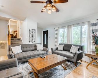 Aurora Home Near-Uchealth Anschutz Medical Campus And Denver Airport - Aurora - Living room