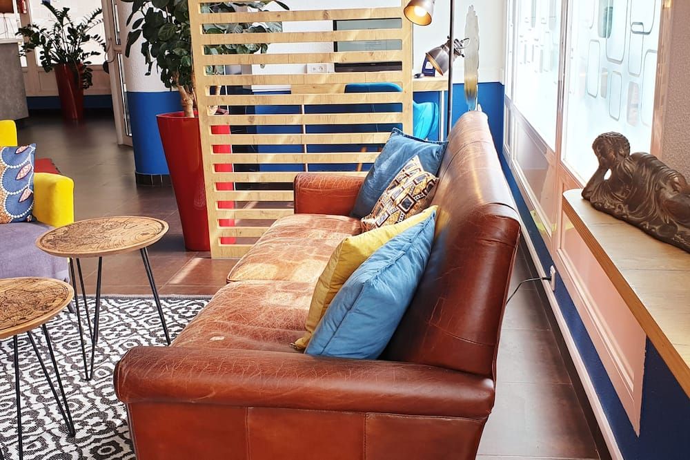 إيبيس بدجيت إسي ليه مولينو باريس أويست