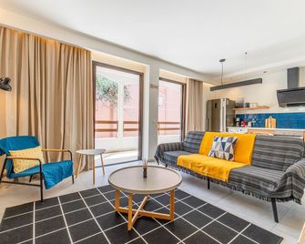 Eirini's Apartment - كانوني - غرفة معيشة