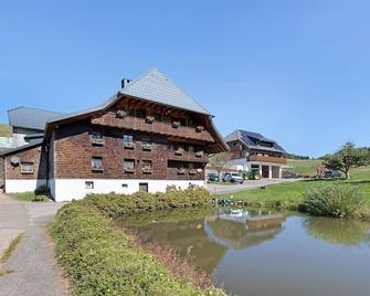 Apartment 'Bergpanorama' with Mountain View, Shared Terrace and Wi-Fi - Schonach im Schwarzwald - Building