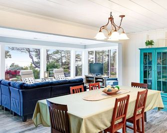 Ocean Trails - Mendocino - Dining room