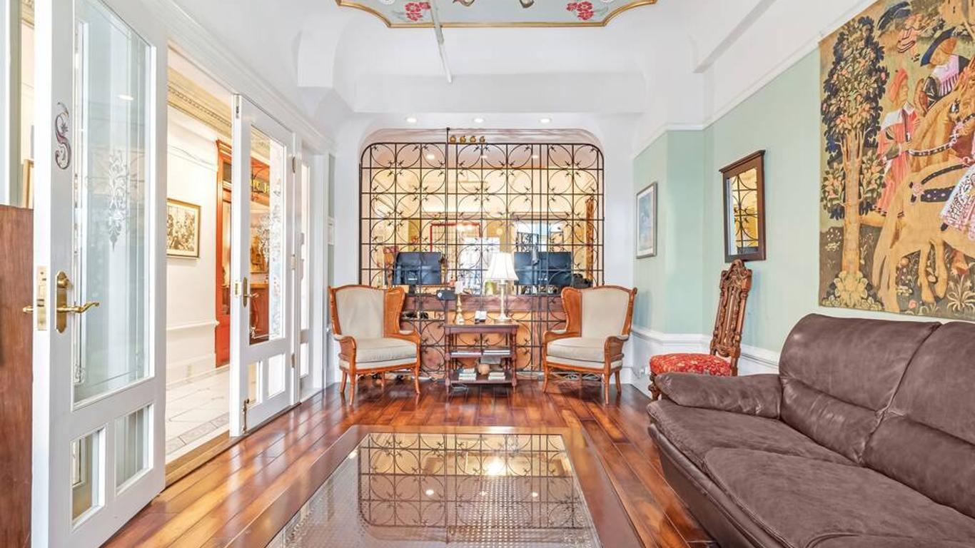 Cornell Hotel de France