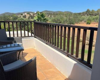 rural property ideal for couples who enjoy the natural surroundings and tranquility. - San Antonio de Portmany - Balcón