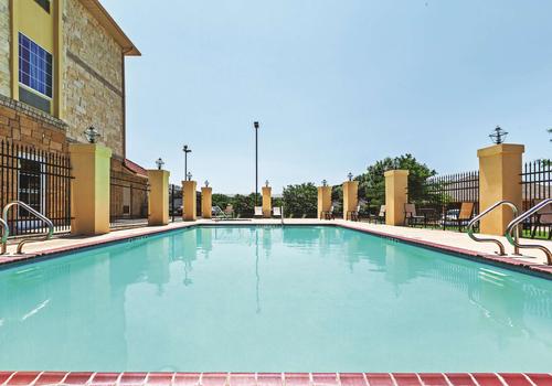 hotels in granbury tx with indoor pool
