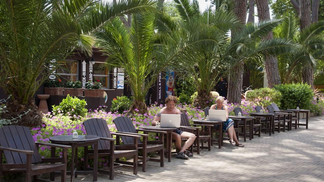 hu Park Albatros Village