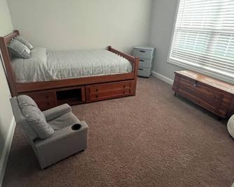 Cozy 3br Family Home! - Westminster - Bedroom