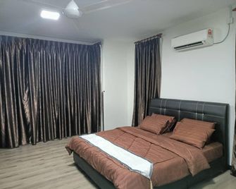 OYO Home 90769 Flo Inn Homestay Bsi - Tawau - Bedroom