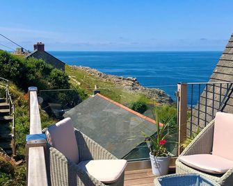 Stunning Seaside Retreat; Unbeatable Sea Views & Close to Beach - Lands End - Balcone