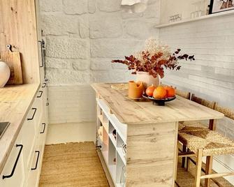 Beige Tranquil Escape by the Sea - Matosinhos - Eetruimte