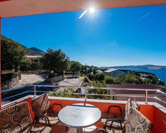 Apartments Amari - Starigrad - Balkon