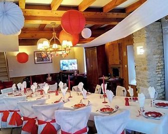 Maison spacieuse avec piscine et vue sur jardin à Fourches - Fourches - Restaurant