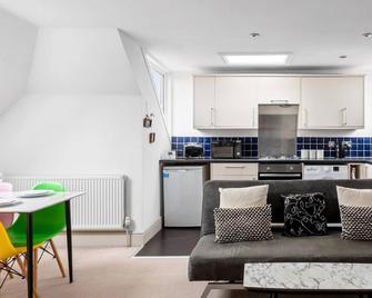 Cosy apartment in Moulsham, Long Stays Welcome - Chelmsford - Kitchen