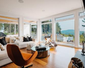 Le Bauhaus I Spa I Sauna I Pool I Wood Fireplace I Lake I 6 Acres - Saint-Jean-de-Matha - Wohnzimmer