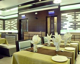 Hotel Milestone - Himatnagar - Restaurante