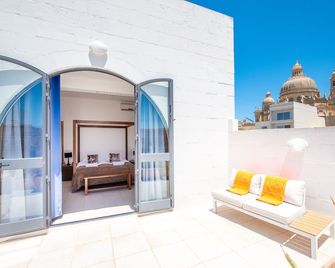 Dar Tal-Moghoz Holiday Home - Xewkija - Balcón