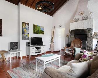 Cozy House in Furnas with Mountain View - Furnas - Sala