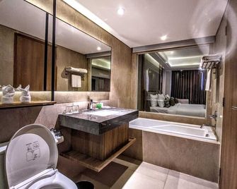 Louis Kienne Resort Senggigi - Tanjung - Baño