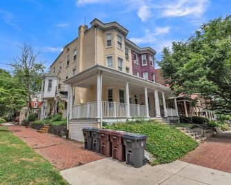 Trolley Teacup Charming Cozy Studio apts - Wilmington - Building