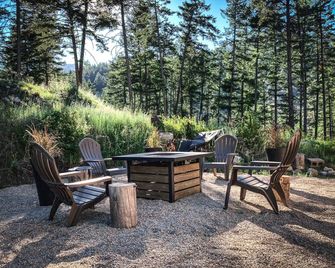 Gorgeous Tented Cabins near the Sapphire Mountains in the Bitterroot Valley Northwestern Montana, for a Glamping Getaway! - Victor - Patio