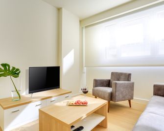 سيركوتل لوجرونيو سويتس - لوغرونو - غرفة معيشة