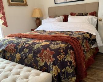 Exquisite 2br Luxurious House 10 Min To Ecu 12 Min To Vidant Great Location - Greenville - Bedroom