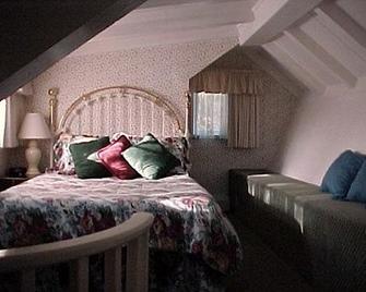Carmel Green Lantern Inn - Carmel-by-the-Sea - Bedroom