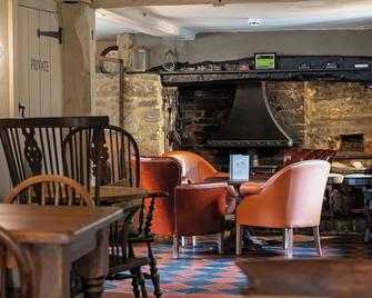 The Dinton Hermit - Aylesbury - Lounge